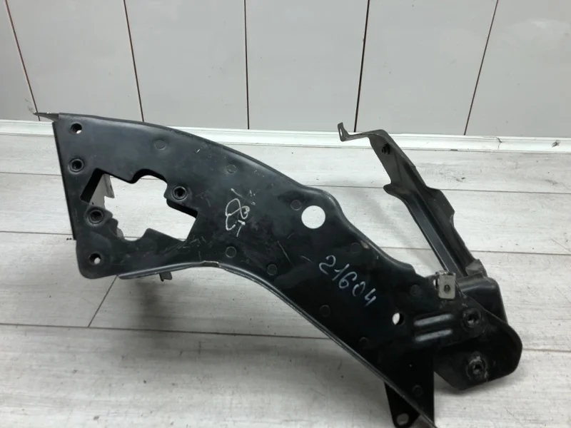 Кронштейн замка капота Mercedes-Benz E-Class 2003 A2116200416 УНИВЕРСАЛ 646.961 30 115431, передний правый