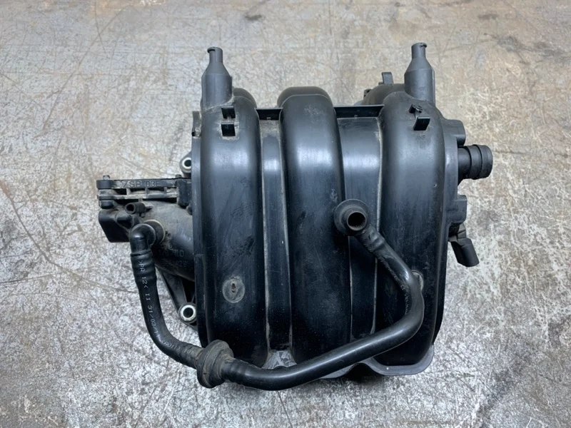 Впускной коллектор Skoda Fabia 2011 03E129711D УНИВЕРСАЛ CGPA