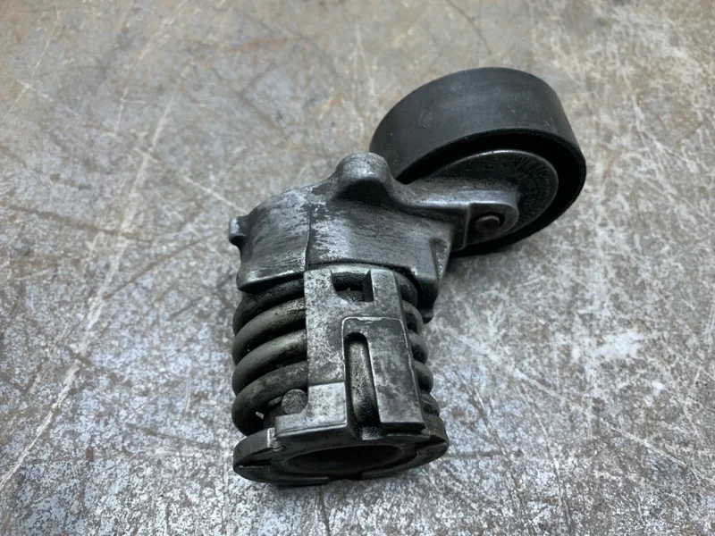 Натяжитель ремня генератора SKODA FABIA 2011 03D903305F УНИВЕРСАЛ CGPA