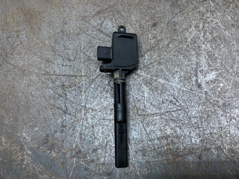 Датчик уровня масла в двигателе Skoda Fabia 2011 045907660D УНИВЕРСАЛ CGPA