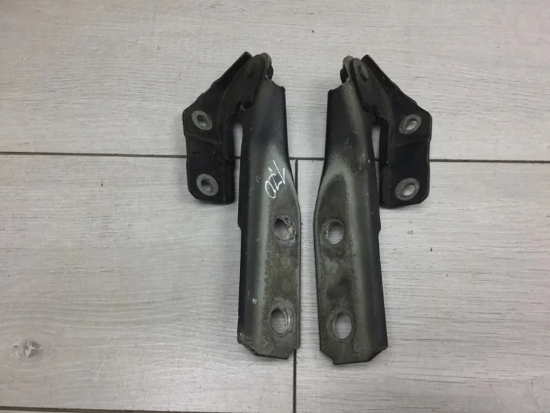 Петля капота AUDI A3 2004 8P0823301 ХЭТЧБЕК BGU