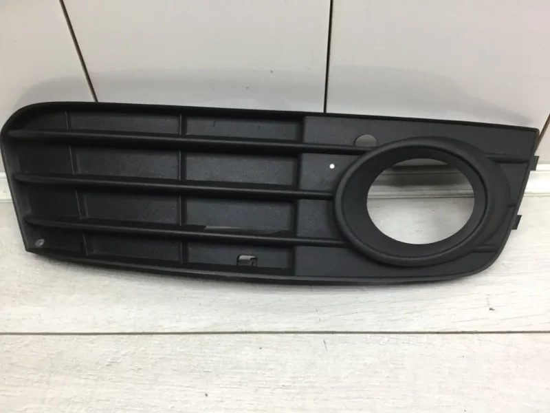 Решетка в бампер AUDI A4 2008 8K0807682A УНИВЕРСАЛ CAGA, передняя правая