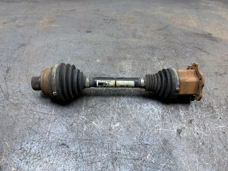 Полуось AUDI A4 2008 8K0407271Q УНИВЕРСАЛ CAGA, передний правый