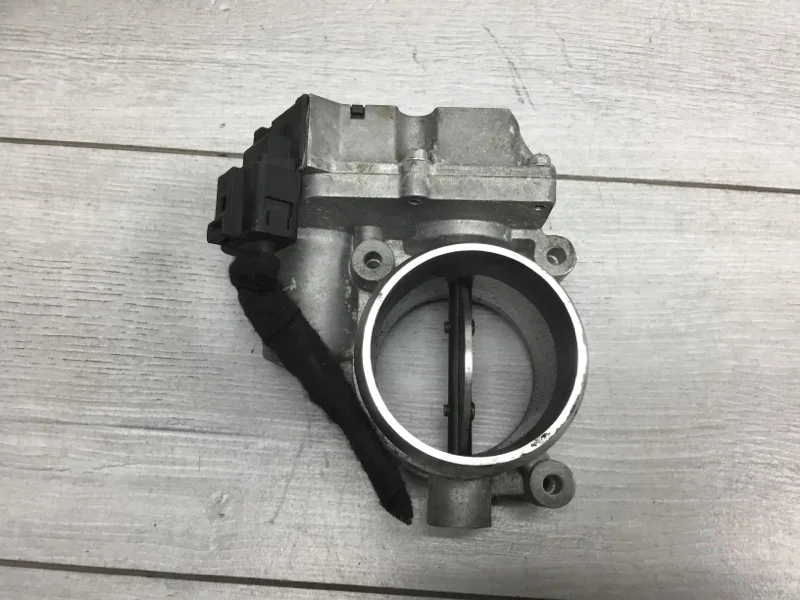 Заслонка дроссельная Audi A6 2005 4E0145950H УНИВЕРСАЛ BPP