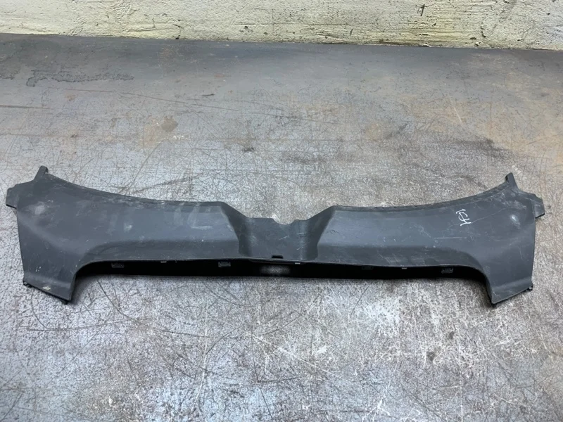 Накладка замка капота AUDI A6 2005 4F0807081 УНИВЕРСАЛ BPP