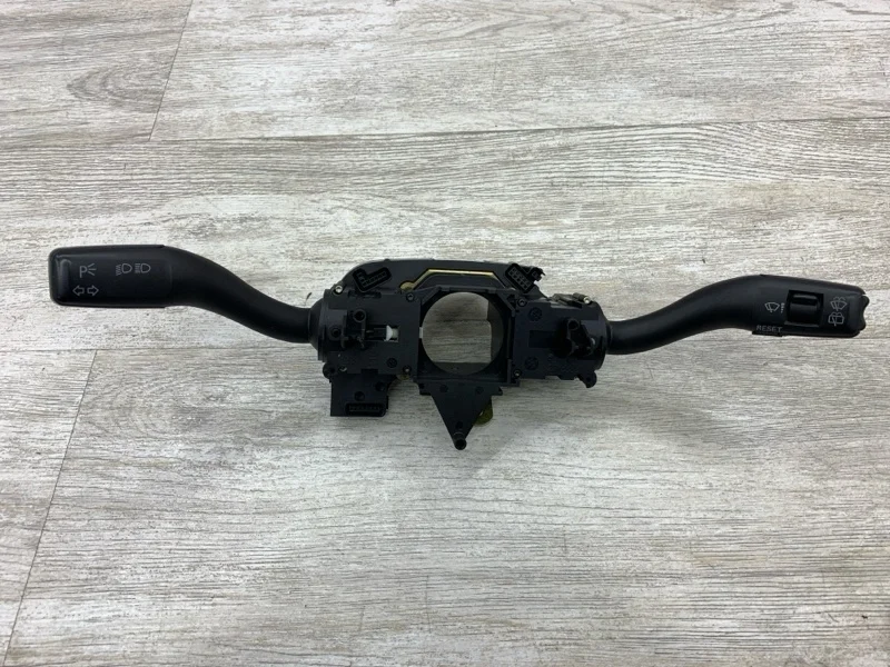 Подрулевой переключатель стрекоза AUDI A6 2005 4E0853521 УНИВЕРСАЛ BPP