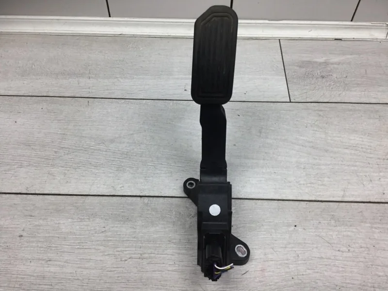 Педаль газа Toyota Auris 2013 7812002120 ХЭТЧБЕК 2ZR-FXE