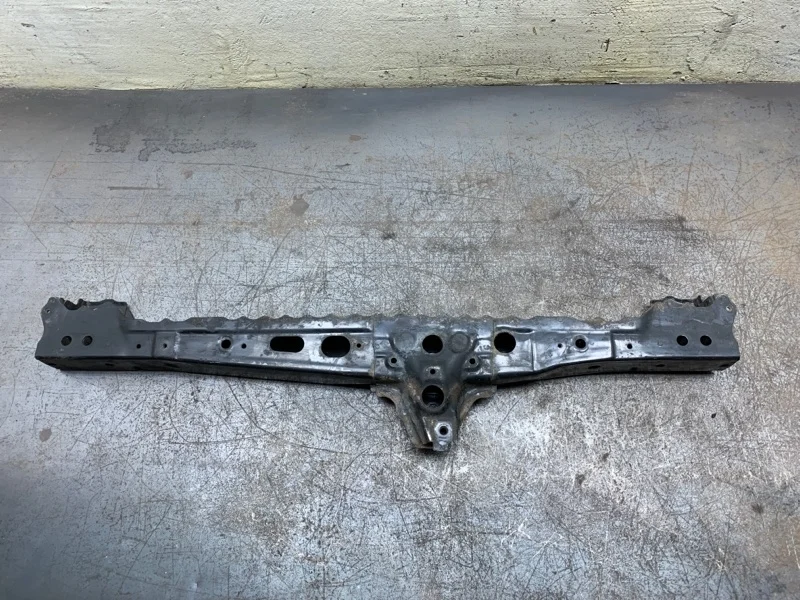 Балка под радиатор Toyota Auris 2013 5710402230 ХЭТЧБЕК 2ZR-FXE