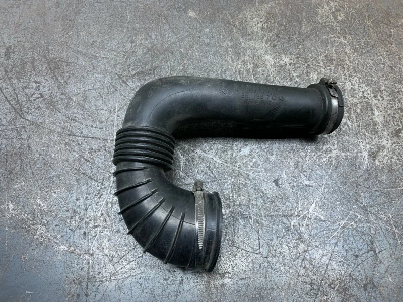 Патрубок воздушного фильтра Mercedes-Benz E-Class 2004 A6460940097 УНИВЕРСАЛ 646.961 30 164178