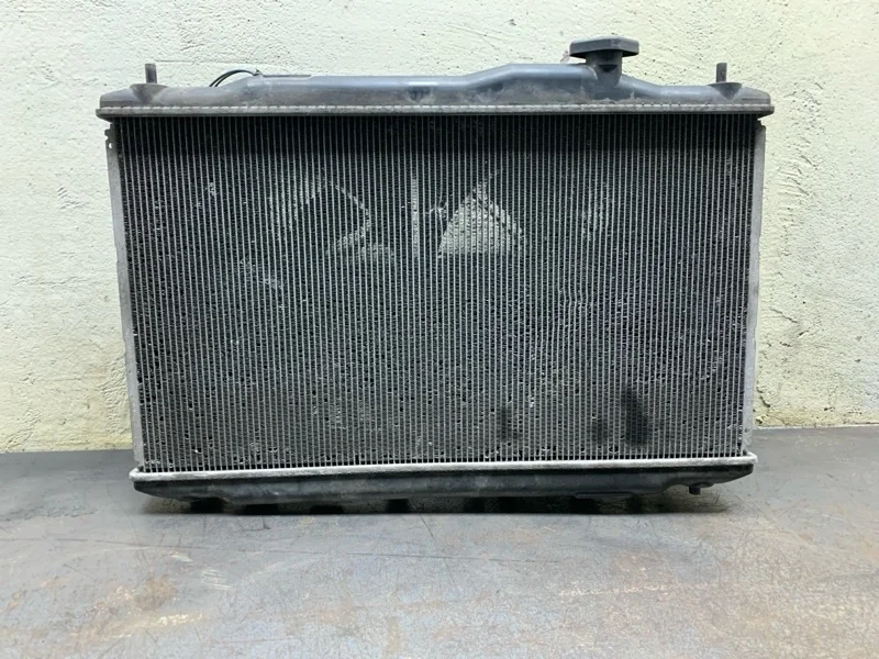 Радиатор охлаждения Honda Civic 2006 19010RSAG01 ХЭТЧБЕК R18A2