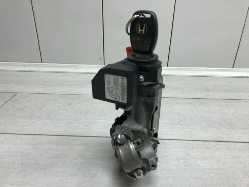 Замок зажигания Honda Civic 2006 39730SMGG010 ХЭТЧБЕК R18A2