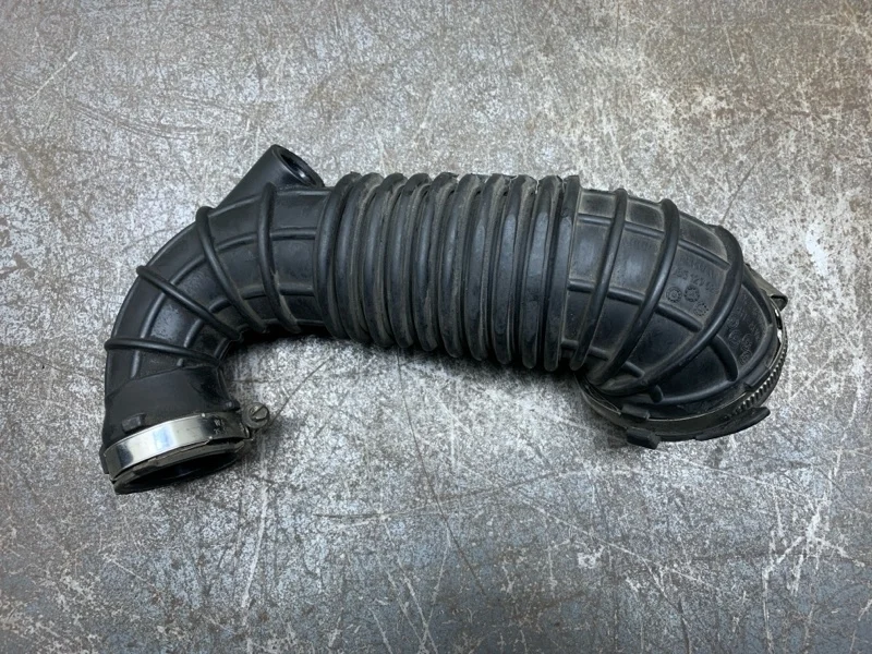 Патрубок интеркулера AUDI A4 2008 03G129629 УНИВЕРСАЛ CAGA