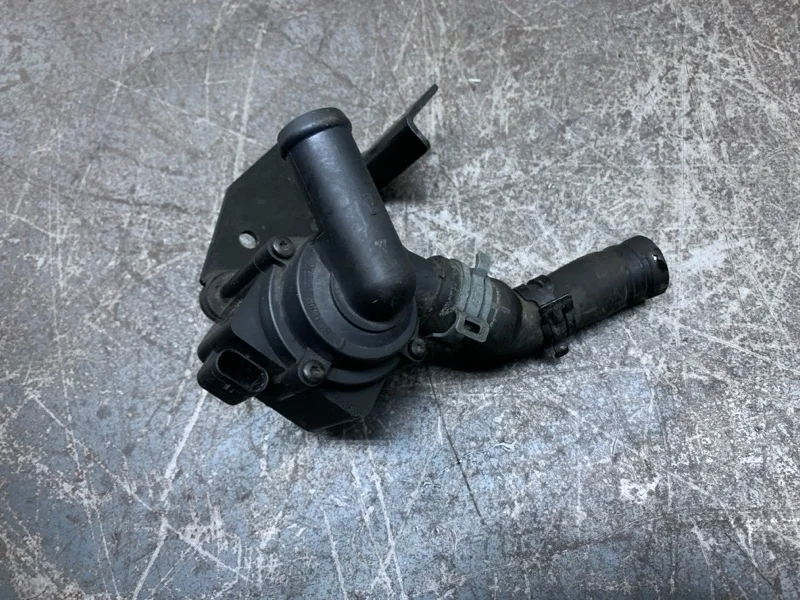 Насос водяной помпа AUDI A4 2008 03L965561 УНИВЕРСАЛ CAGA