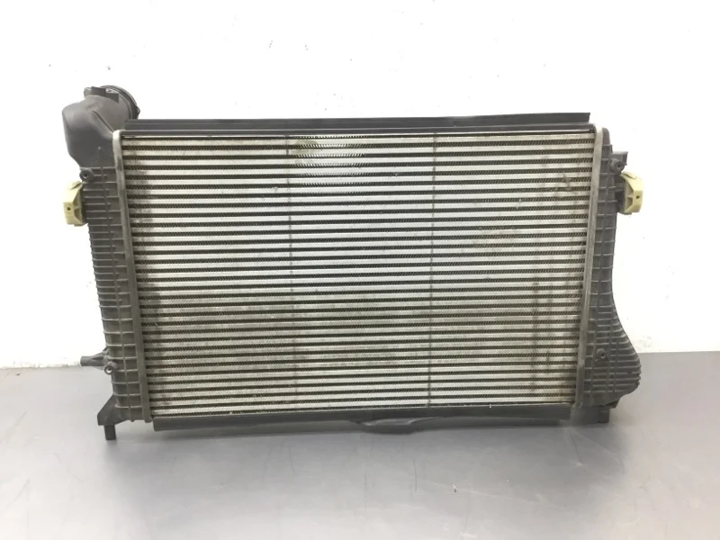 Радиатор интеркулера Volkswagen Caddy 2010 1K0145803AL МИНИВЭН BLS