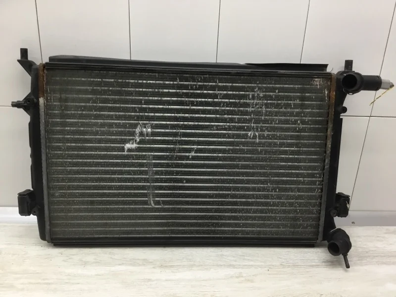 Радиатор охлаждения VOLKSWAGEN JETTA 5 2006 1K0121251Q СЕДАН BLF
