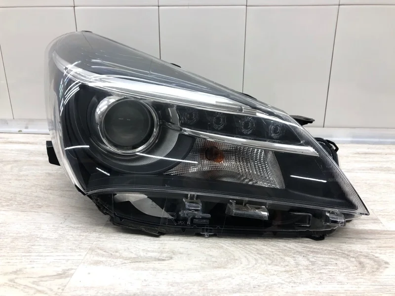 Фара TOYOTA YARIS Hibrid 2016 811300DA50 ХЭТЧБЕК 1NZFXE, правая