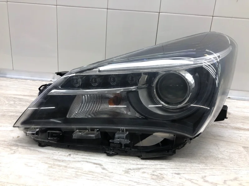 Фара TOYOTA YARIS Hibrid 2016 811700DA50 ХЭТЧБЕК 1NZFXE, левая