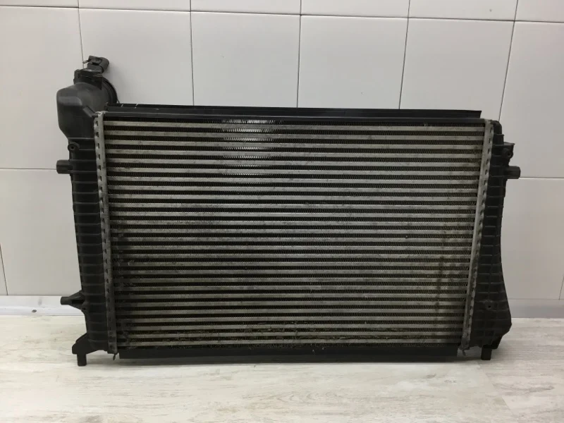 Радиатор интеркулера SKODA OCTAVIA 2007 1K0145803Q УНИВЕРСАЛ BLS