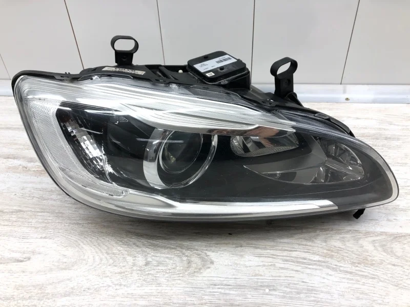Фара Volvo V60 2015 31420109 УНИВЕРСАЛ D4162T, правая