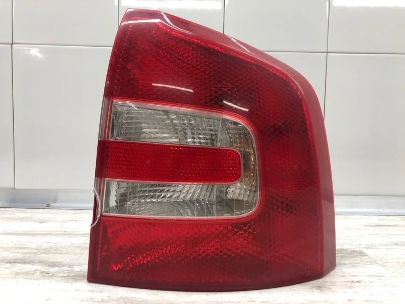 Фонарь SKODA OCTAVIA 2008 1Z9945 УНИВЕРСАЛ BLS, правый