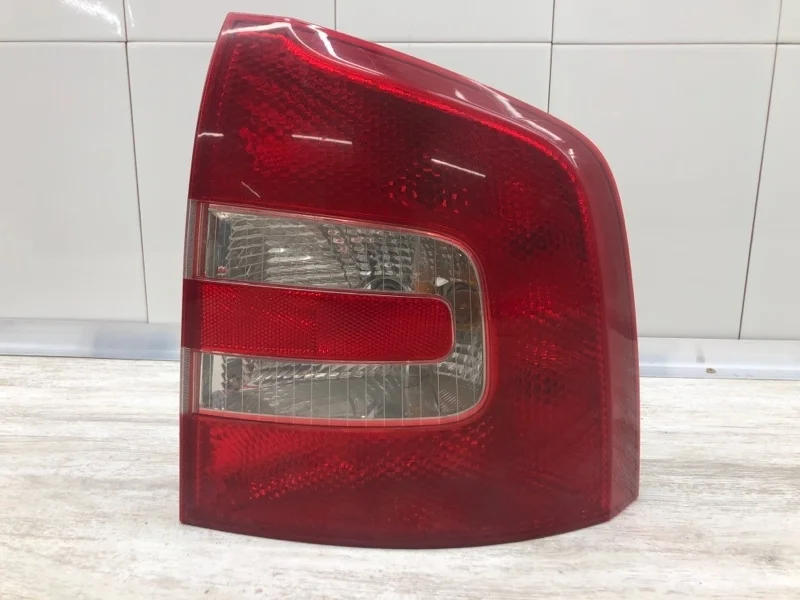 Фонарь SKODA OCTAVIA 2006 1Z9945 УНИВЕРСАЛ BKD, правый