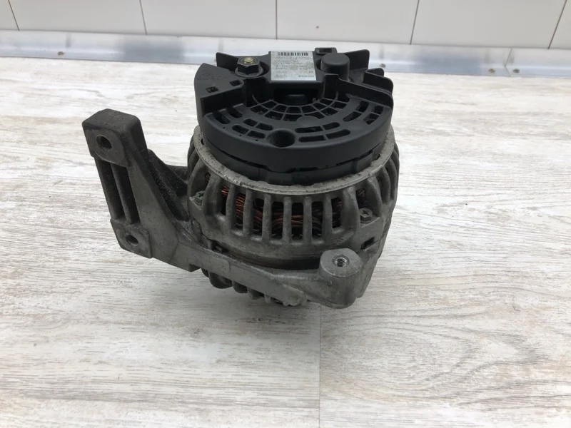 Генератор Volvo V70 2005 30658085 УНИВЕРСАЛ D5244T