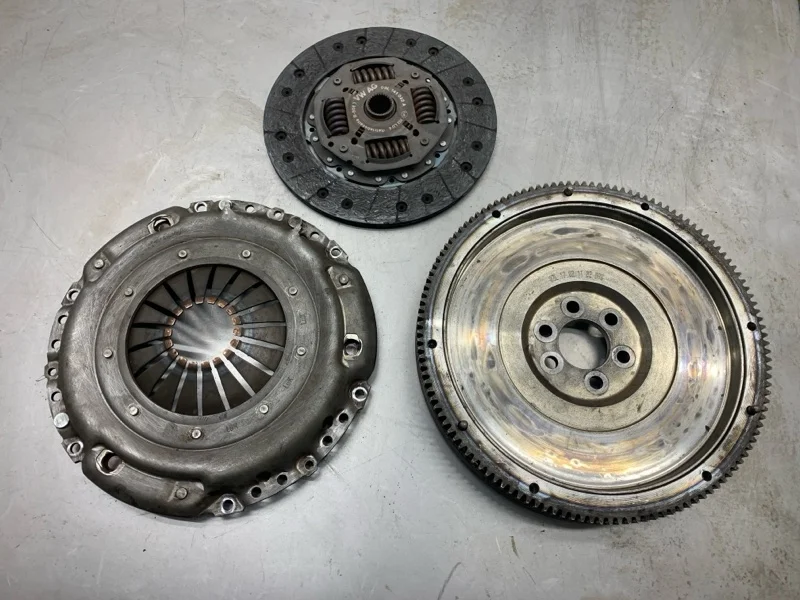 Комплект сцепления Volkswagen Passat B7 2011 03L105269 УНИВЕРСАЛ CAYC