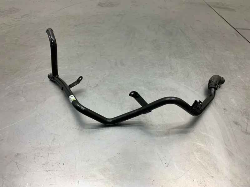 Патрубок системы охлаждения AUDI A6 2011 03L122157Q УНИВЕРСАЛ CGLD