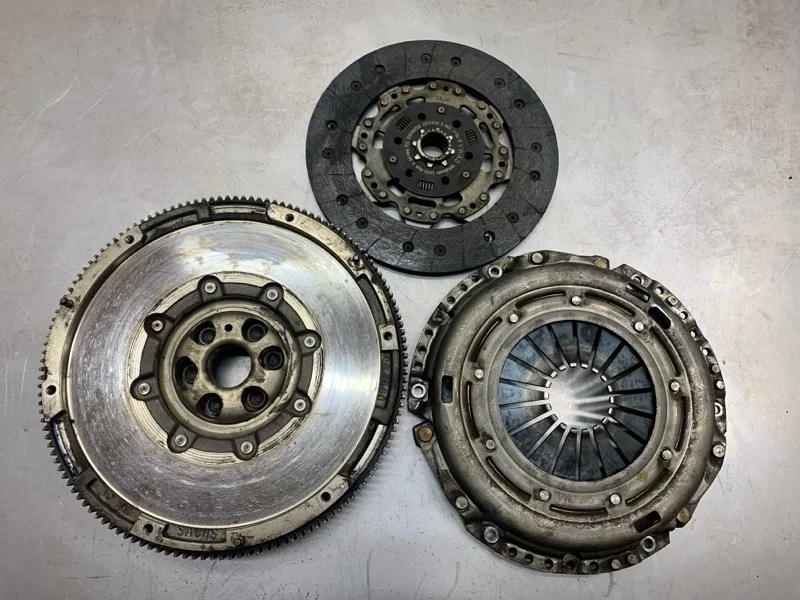 Комплект сцепления Skoda Octavia 2008 03G105266BP УНИВЕРСАЛ BLS