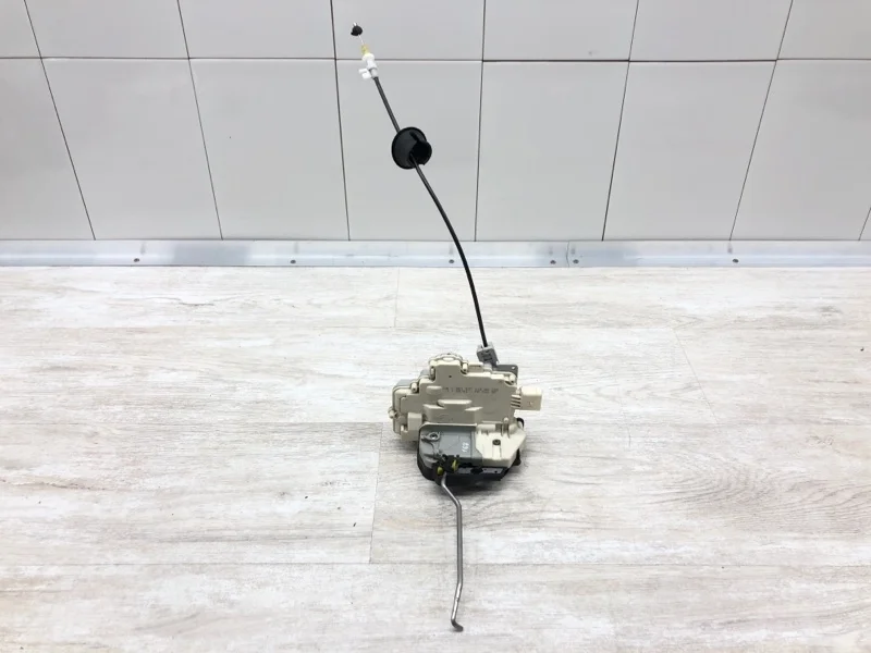 Замок двери AUDI A4 2005 8E1837016AA УНИВЕРСАЛ BKE, передний правый