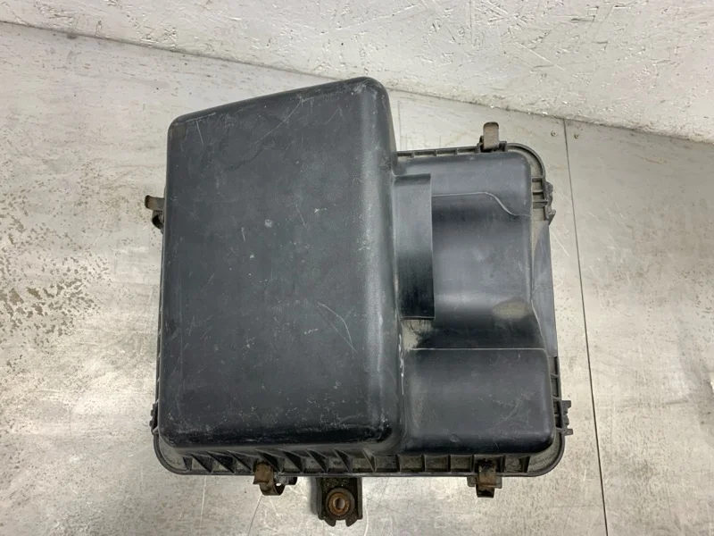 Корпус воздушного фильтра Kia Sorento 2004 281103E200 КРОССОВЕР D4CB