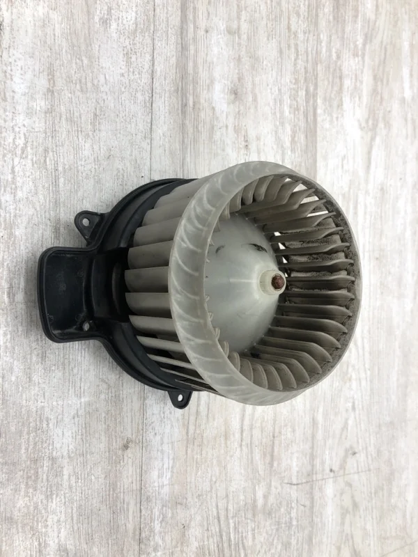 Моторчик печки AUDI A6 2011 4H1820021B УНИВЕРСАЛ CGLD