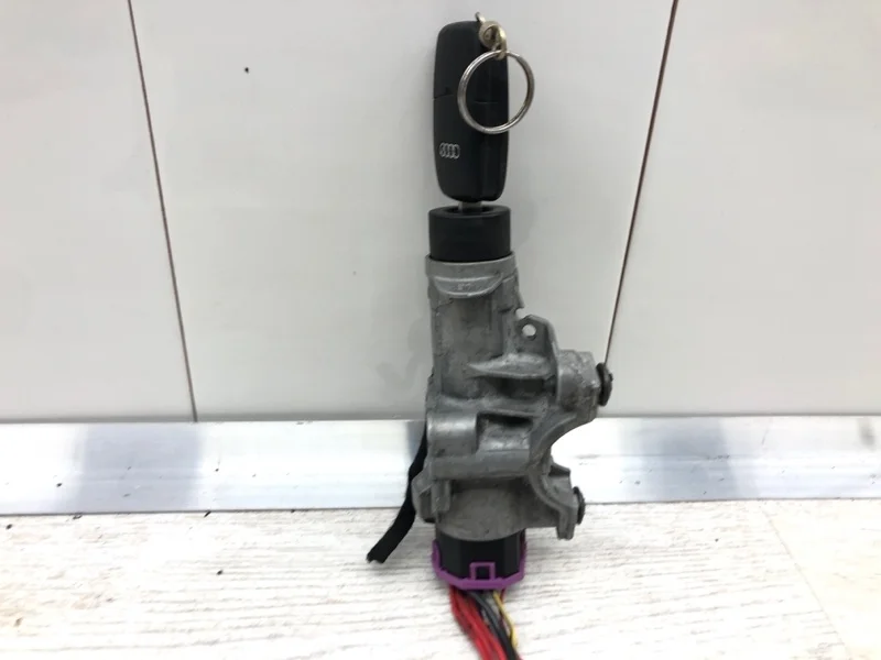 Замок зажигания Audi A4 2001 4B0905851 УНИВЕРСАЛ AWX