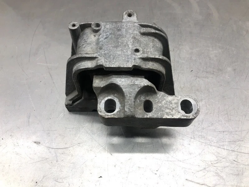 Подушка крепления двигателя Volkswagen Caddy 2010 1K0199262BA МИНИВЭН BLS