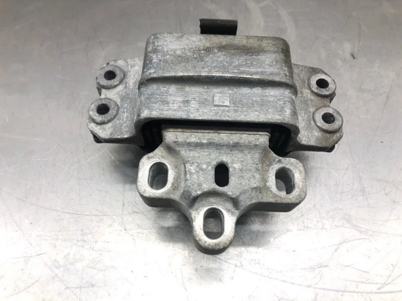 Подушка крепления двигателя VOLKSWAGEN CADDY 2010 1K0199555 МИНИВЭН BLS