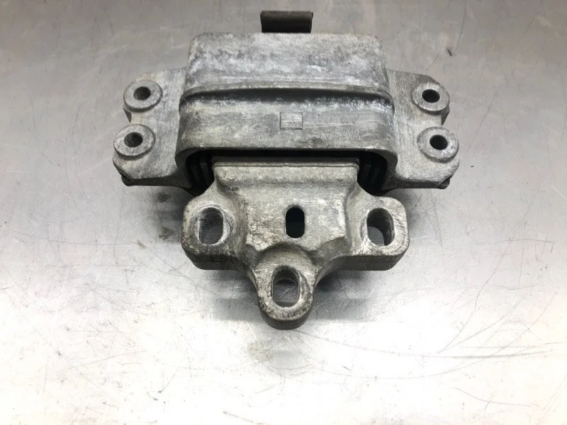 Подушка двигателя SKODA OCTAVIA 2006 1K0199555 УНИВЕРСАЛ BKD