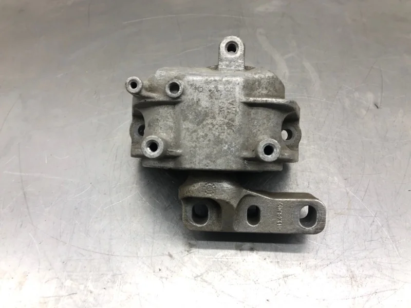 Подушка крепления двигателя Volkswagen Golf 2011 1K0199262CN ХЭТЧБЕК CAYC