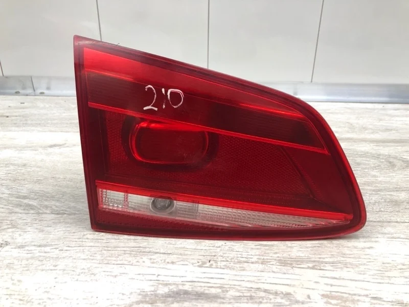 Фонарь крышки багажника VOLKSWAGEN PASSAT B7 2011 3AF945093B УНИВЕРСАЛ CAYC, задний левый
