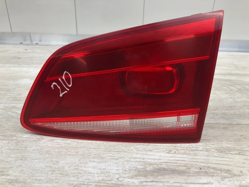 Фонарь крышки багажника VOLKSWAGEN PASSAT B7 2011 3AF945094C УНИВЕРСАЛ CAYC, задний правый