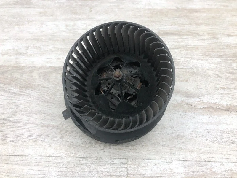 Моторчик печки Volkswagen Caddy 2010 1K1819015C МИНИВЭН BLS