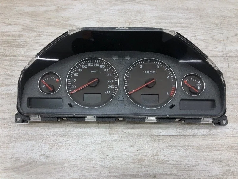 Щиток приборов VOLVO V70 2005 8673802 УНИВЕРСАЛ D5244T