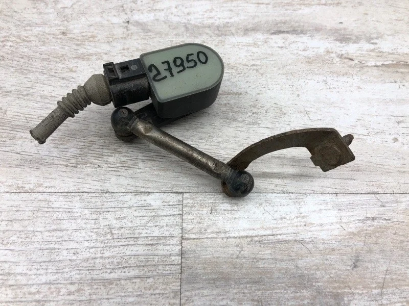 Датчик положения подвески дорожного просвета Skoda Octavia 2006 1T0907503 УНИВЕРСАЛ BKD