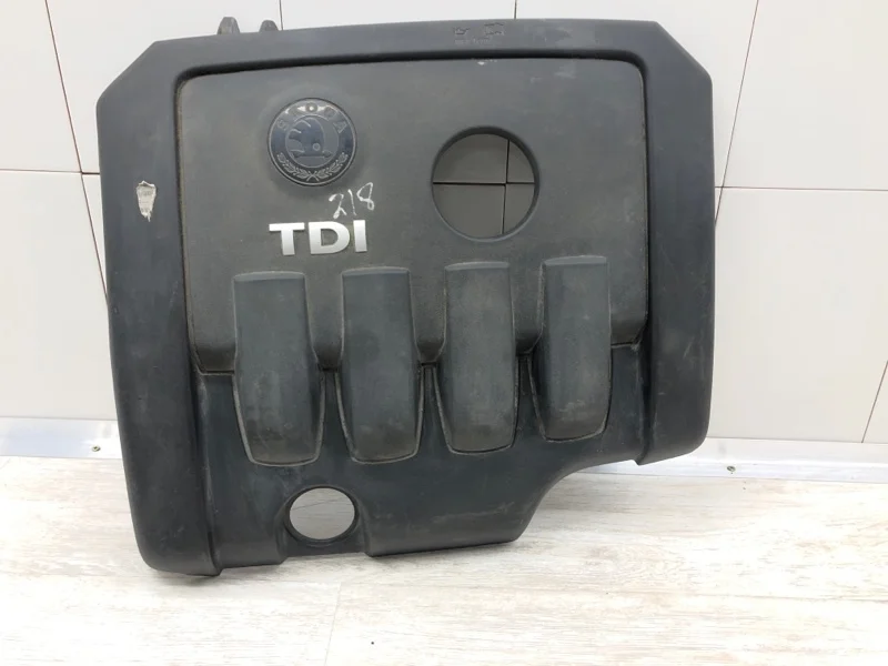 Декоративная крышка двигателя SKODA OCTAVIA 2006 03G103925BF УНИВЕРСАЛ BKD