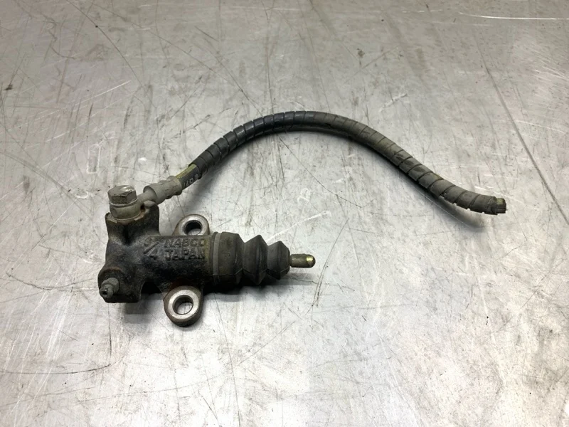 Рабочий цилиндр сцепления Subaru Legacy 2003 30620AA111 УНИВЕРСАЛ EJ202