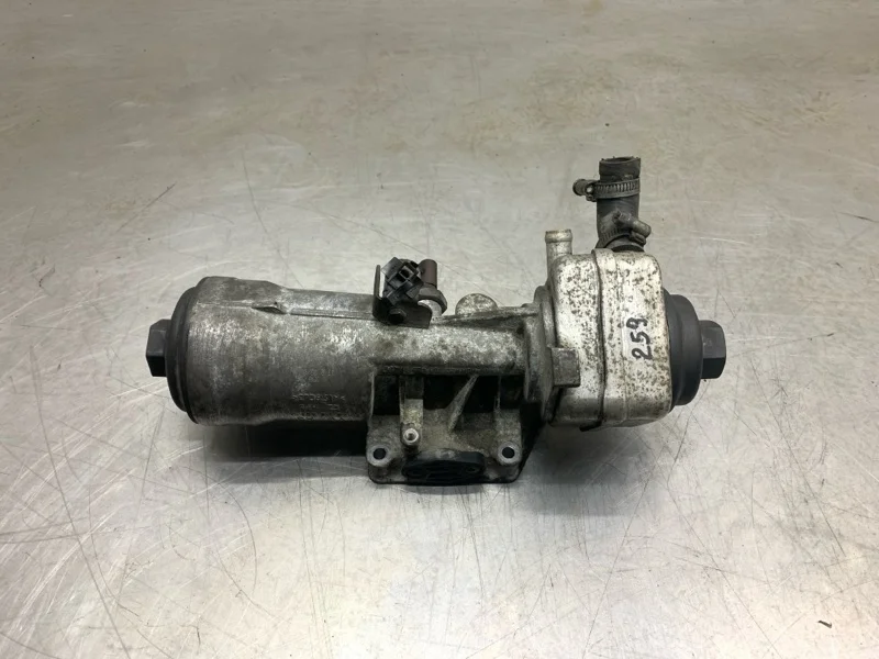 Корпус масляного фильтра Skoda Octavia 2008 045115389K УНИВЕРСАЛ BLS