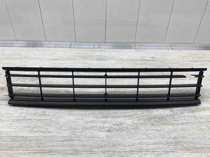 Решетка бампера Volkswagen Passat B7 2011 3AA853671 УНИВЕРСАЛ CAYC