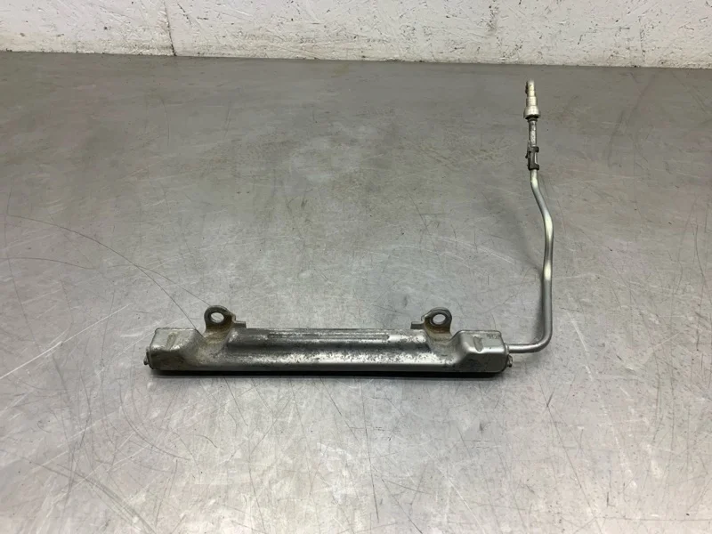 Рампа топливная TOYOTA AURIS 2008 2381437050 ХЭТЧБЕК 1ZR-FE