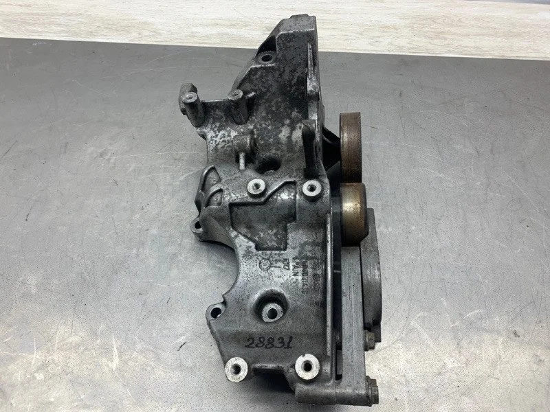 Кронштейн генератора AUDI A4 2006 06D903141G УНИВЕРСАЛ ALT