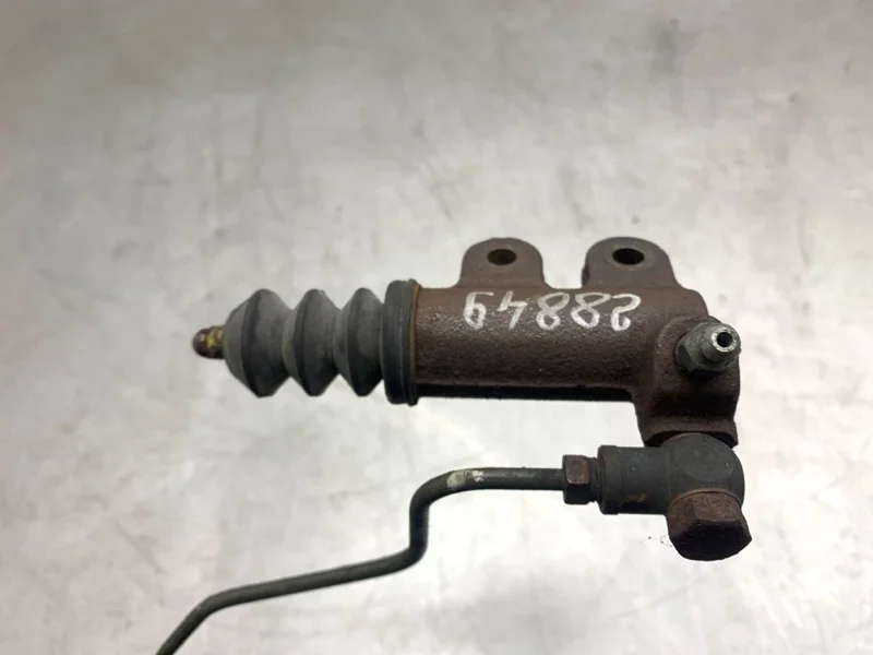 Рабочий цилиндр сцепления Mitsubishi Lancer 2005 MR980563 УНИВЕРСАЛ 4G18