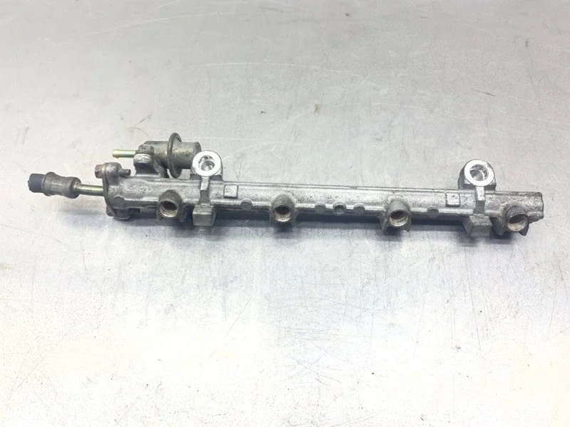 Рампа топливная MITSUBISHI LANCER 2005 MR420461 УНИВЕРСАЛ 4G18